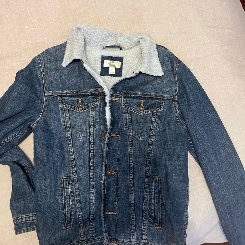Jean jacket with sherpa inside